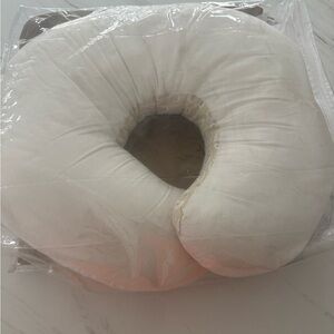 Bobby nursing pillow